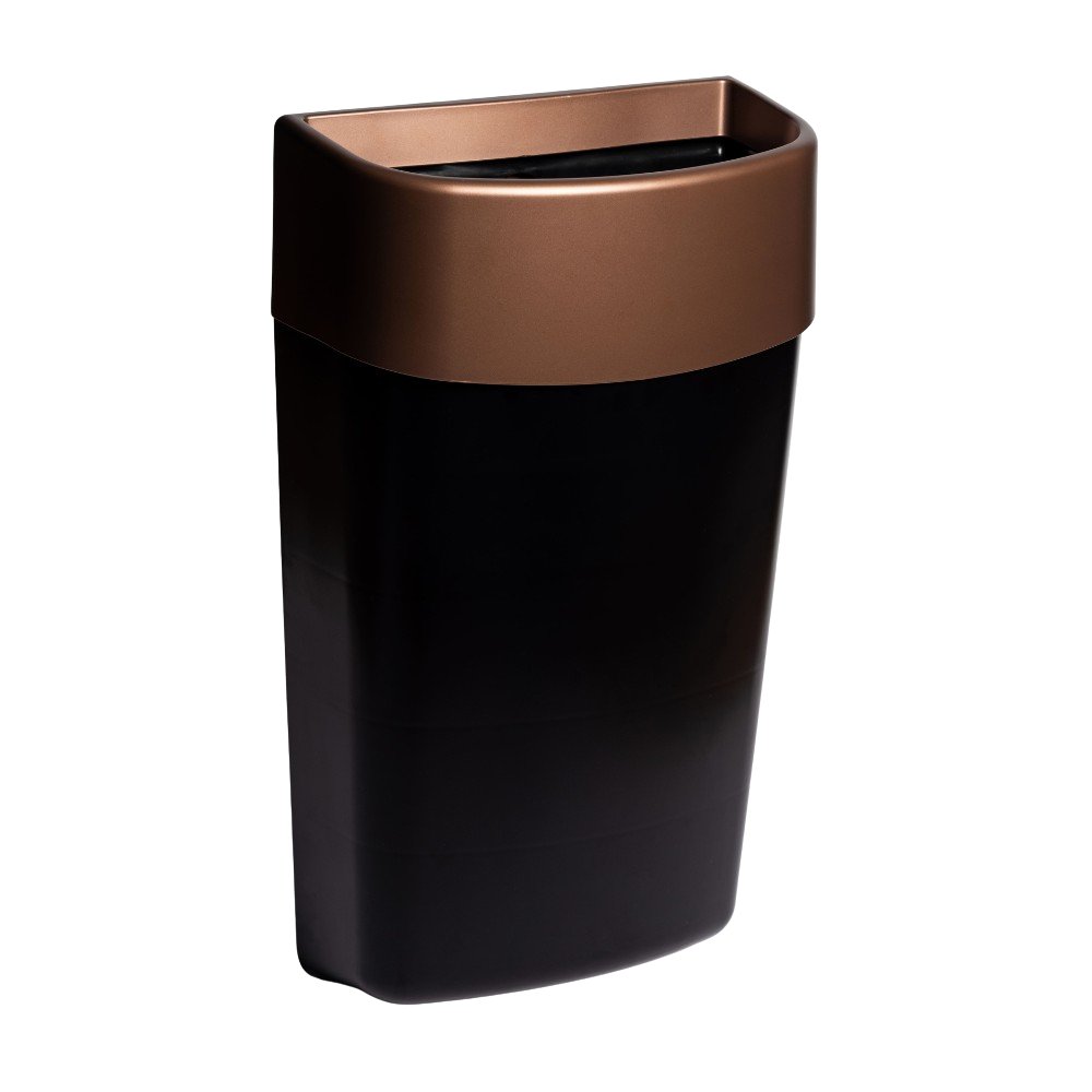 Produktbillede af myriad designer range affaldsbeholder med ramme i mat kobber. På billedet kan man se hele affaldsbeholderen som hovedsageligt består af en sort plastikbeholder og rammen som er i kobber og som holder posen på plads. Rammen og beholderen har afrundede former.