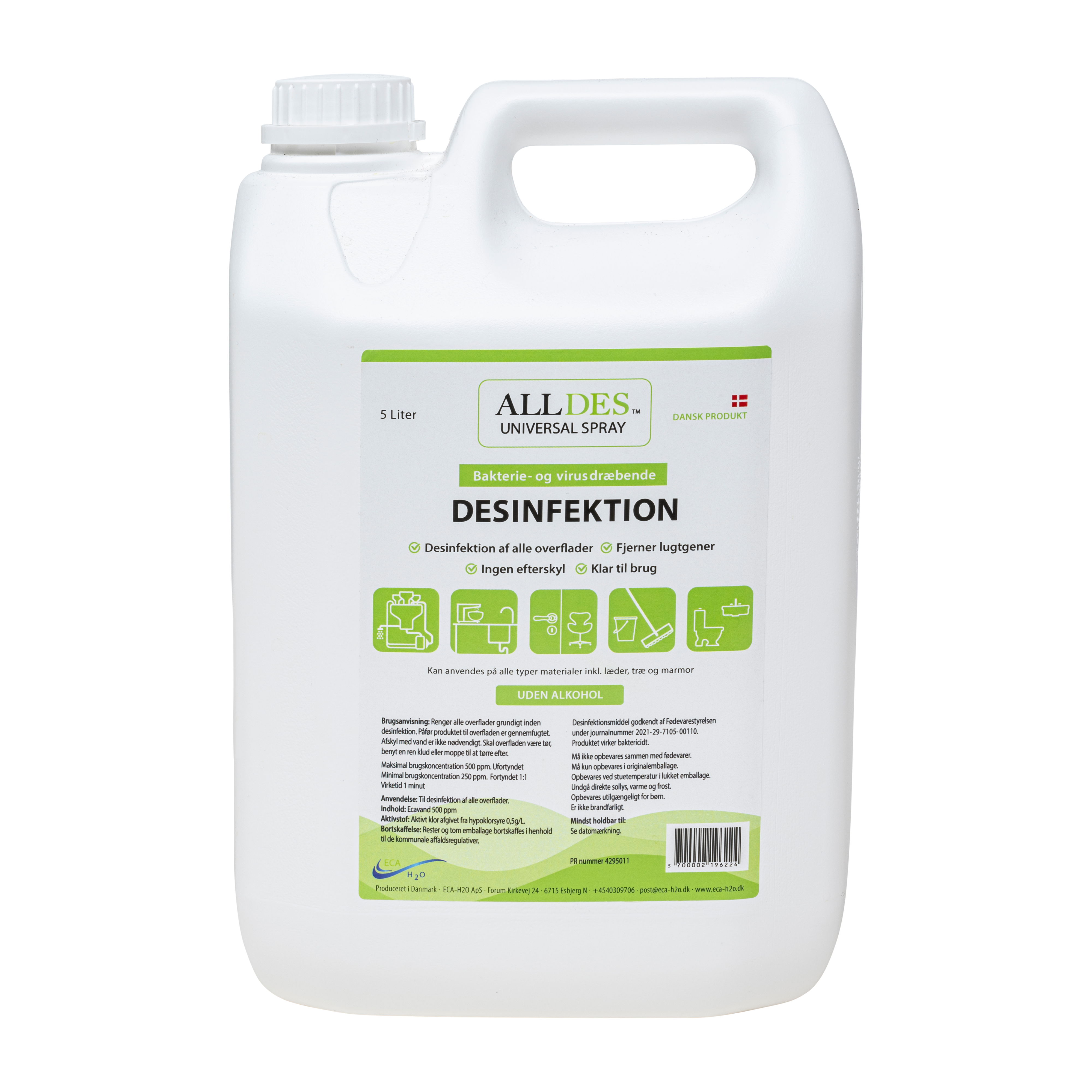 ALLDES 5 liters hvid plastdunk med integreret håndtag og skruelåg. Frontetiket i grøn og hvid, hvor der blandt andet fremgår "DESINFEKTION" og ALLDES UNIVERSAL SPRAY".  Der fremgår på labelen også nogle grønne ikoner med fordele.
